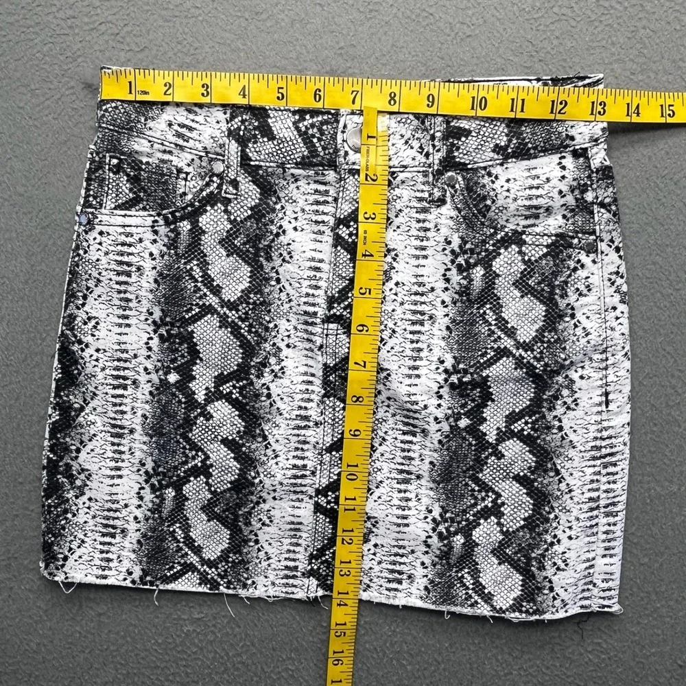 Tinseltown‎ Women Mini Skirt Snakeskin Animal Print Denim Size 3 Raw Hem Edgy